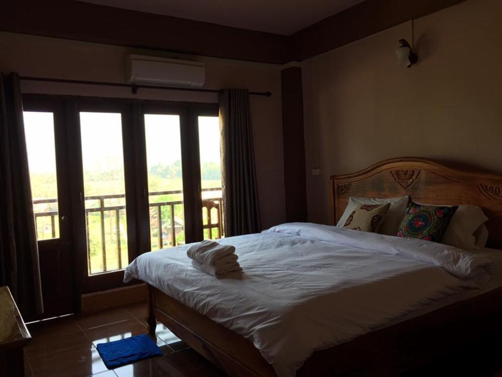 ואנג ויינג Happy River View Hotel מראה חיצוני תמונה