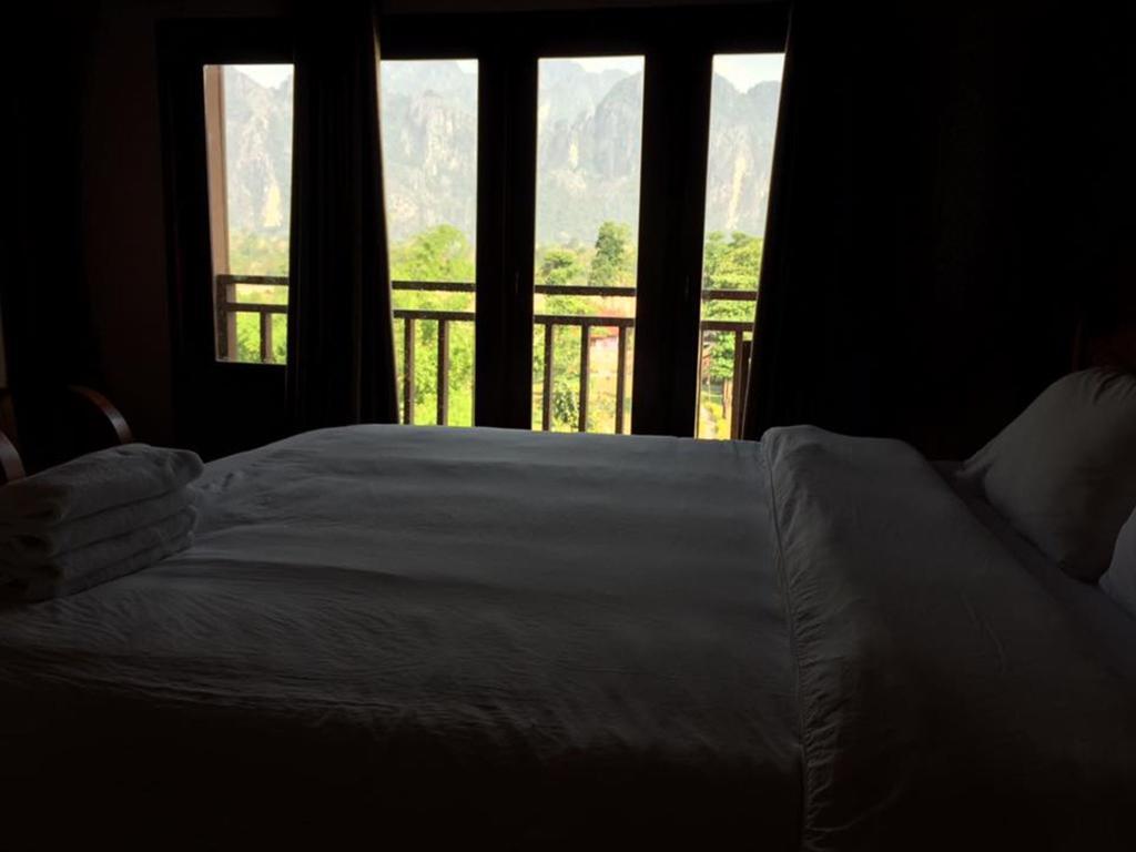 ואנג ויינג Happy River View Hotel מראה חיצוני תמונה