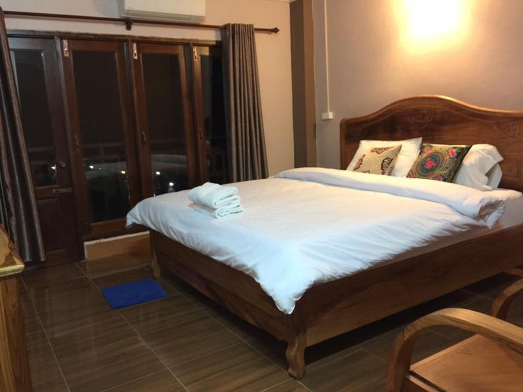 ואנג ויינג Happy River View Hotel מראה חיצוני תמונה