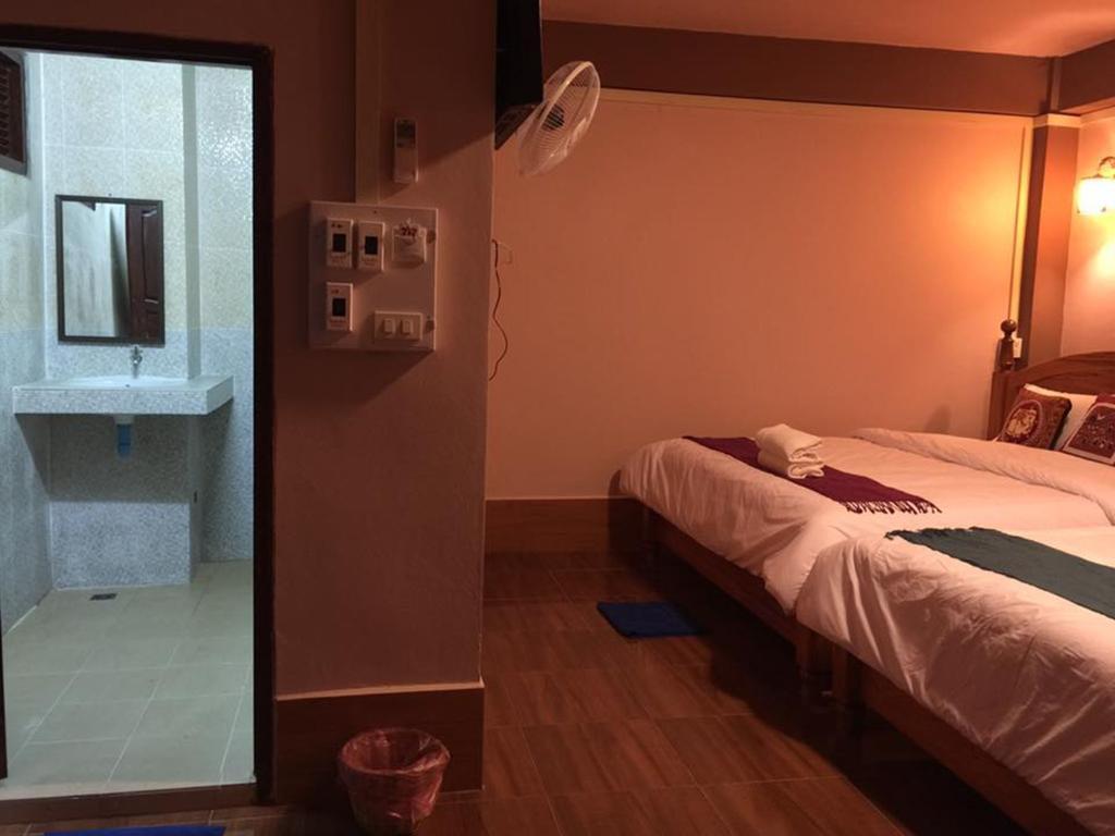 ואנג ויינג Happy River View Hotel מראה חיצוני תמונה