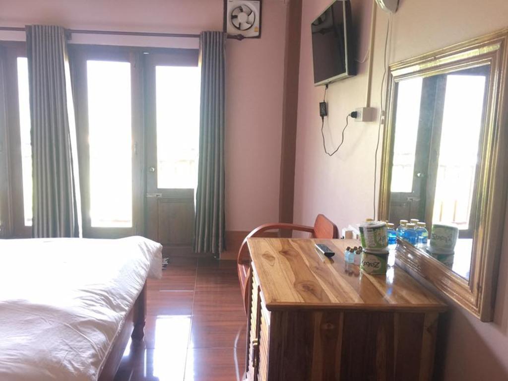 ואנג ויינג Happy River View Hotel מראה חיצוני תמונה