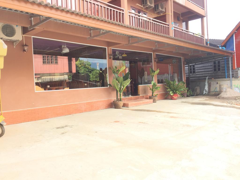 ואנג ויינג Happy River View Hotel מראה חיצוני תמונה